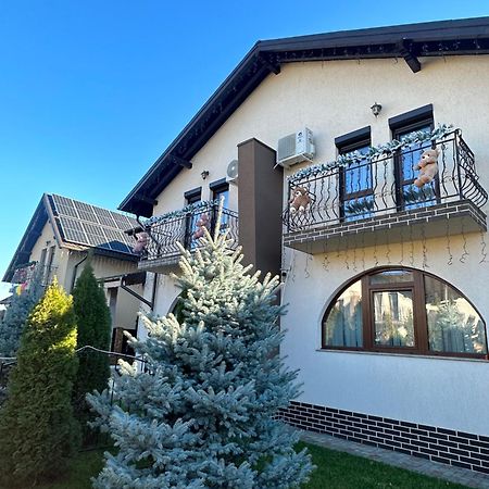 Vila Pati Ploiesti Bagian luar foto